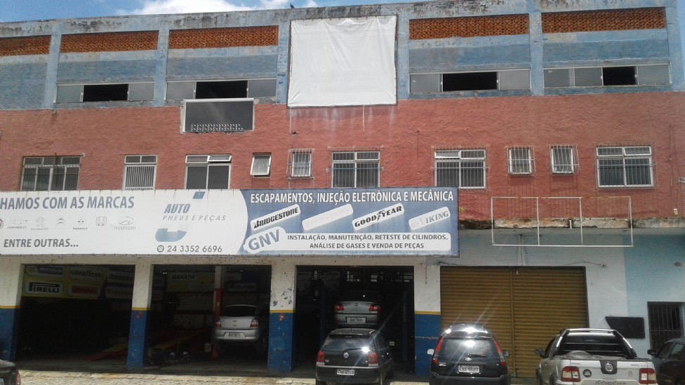 IMÓVEL COMERCIAL EM ITATIAIA - TERRENO COM ÁREA APROXIMADA DE 1.000m², com frente para faixa de domínio da RODOVIA PRESIDENTE DUTRA - um prédio com 03 andares, localizado em Itatiaia - RJ