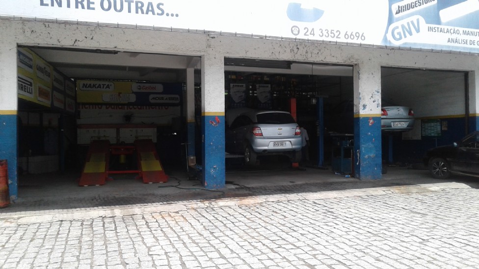 IMÓVEL COMERCIAL EM ITATIAIA - TERRENO COM ÁREA APROXIMADA DE 1.000m², com frente para faixa de domínio da RODOVIA PRESIDENTE DUTRA - um prédio com 03 andares, localizado em Itatiaia - RJ