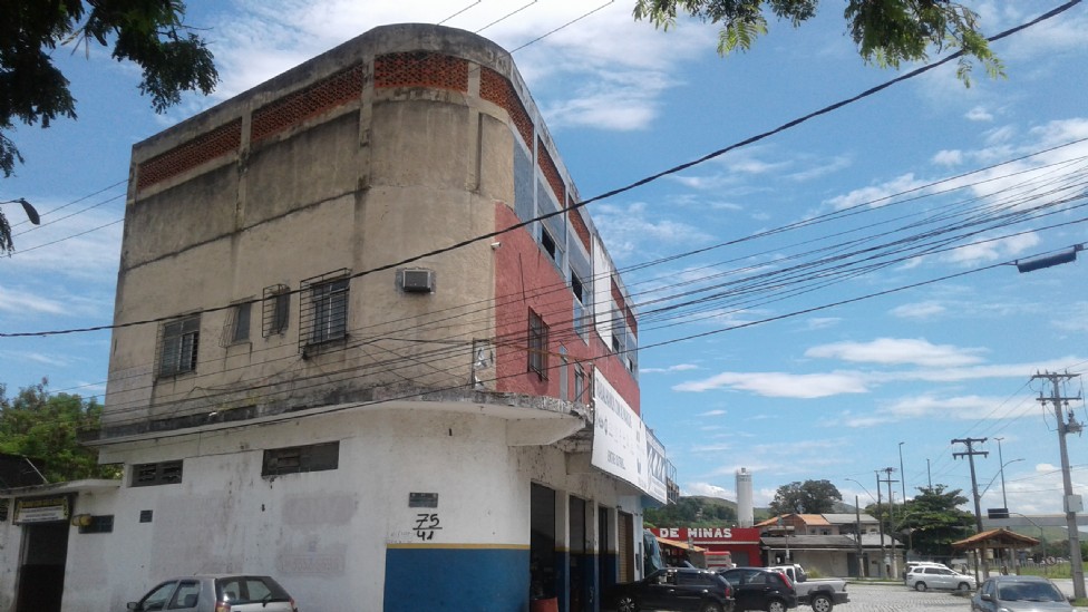 IMÓVEL COMERCIAL EM ITATIAIA - TERRENO COM ÁREA APROXIMADA DE 1.000m², com frente para faixa de domínio da RODOVIA PRESIDENTE DUTRA - um prédio com 03 andares, localizado em Itatiaia - RJ