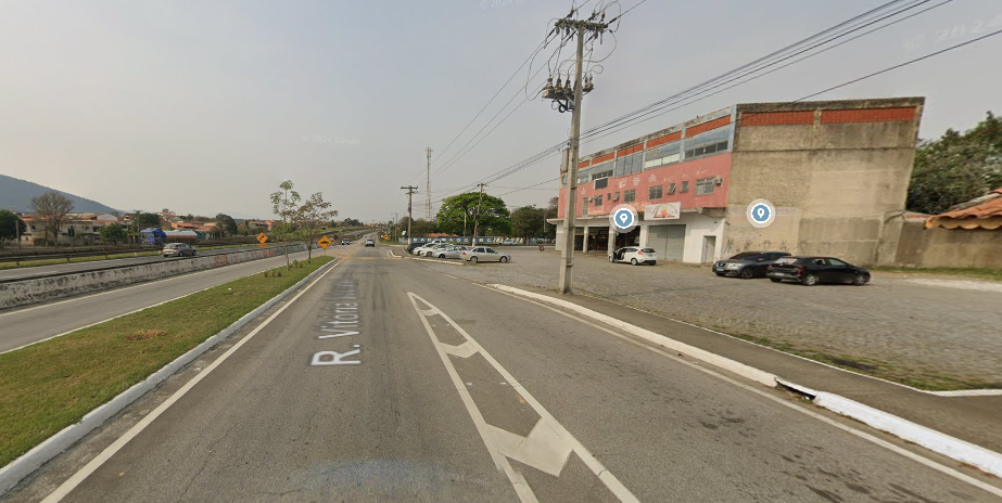 IMÓVEL COMERCIAL EM ITATIAIA - TERRENO COM ÁREA APROXIMADA DE 1.000m², com frente para faixa de domínio da RODOVIA PRESIDENTE DUTRA - um prédio com 03 andares, localizado em Itatiaia - RJ
