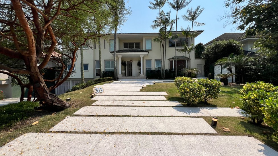RESIDÊNCIA CINEMATOGRÁFICA NA BARRA DA TIJUCA/RJ - CONDOMÍNIO MALIBU - RUA MESQUITINHA Nº 35 - 827,00m² DE ÁREA CONSTRUÍDA, localizado em Rio De Janeiro - RJ