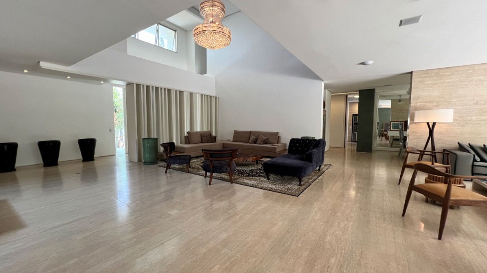RESIDÊNCIA CINEMATOGRÁFICA NA BARRA DA TIJUCA/RJ - CONDOMÍNIO MALIBU - RUA MESQUITINHA Nº 35 - 827,00m² DE ÁREA CONSTRUÍDA, localizado em Rio De Janeiro - RJ