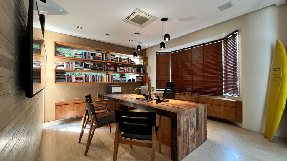 RESIDÊNCIA CINEMATOGRÁFICA NA BARRA DA TIJUCA/RJ - CONDOMÍNIO MALIBU - RUA MESQUITINHA Nº 35 - 827,00m² DE ÁREA CONSTRUÍDA, localizado em Rio De Janeiro - RJ