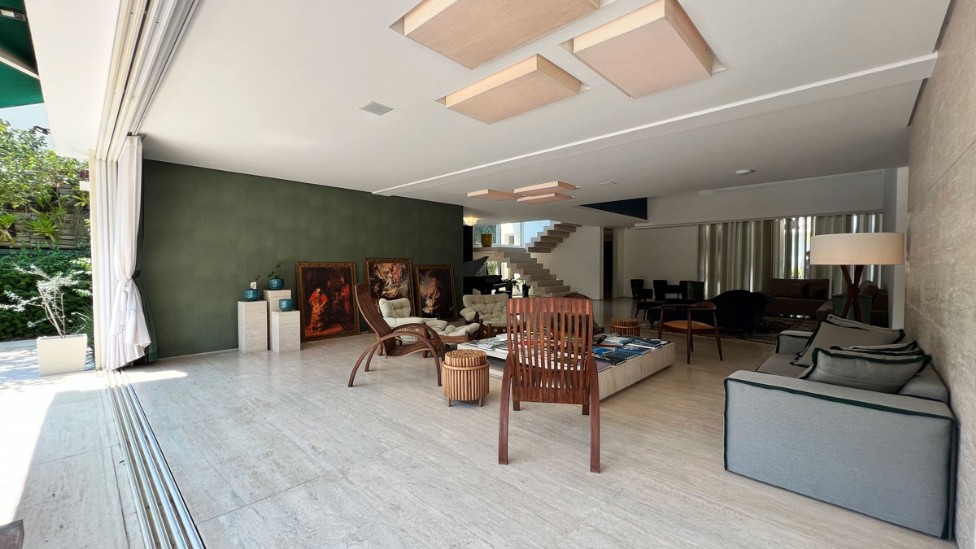 RESIDÊNCIA CINEMATOGRÁFICA NA BARRA DA TIJUCA/RJ - CONDOMÍNIO MALIBU - RUA MESQUITINHA Nº 35 - 827,00m² DE ÁREA CONSTRUÍDA, localizado em Rio De Janeiro - RJ