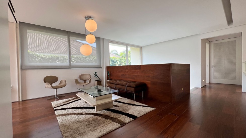 RESIDÊNCIA CINEMATOGRÁFICA NA BARRA DA TIJUCA/RJ - CONDOMÍNIO MALIBU - RUA MESQUITINHA Nº 35 - 827,00m² DE ÁREA CONSTRUÍDA, localizado em Rio De Janeiro - RJ