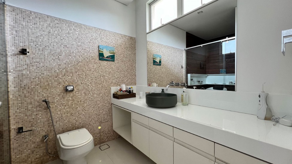 RESIDÊNCIA CINEMATOGRÁFICA NA BARRA DA TIJUCA/RJ - CONDOMÍNIO MALIBU - RUA MESQUITINHA Nº 35 - 827,00m² DE ÁREA CONSTRUÍDA, localizado em Rio De Janeiro - RJ