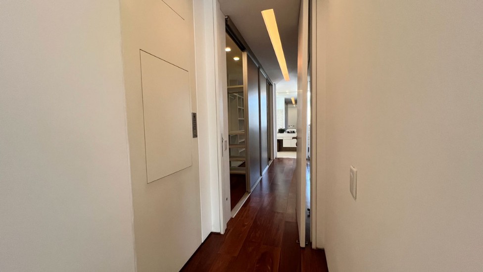 RESIDÊNCIA CINEMATOGRÁFICA NA BARRA DA TIJUCA/RJ - CONDOMÍNIO MALIBU - RUA MESQUITINHA Nº 35 - 827,00m² DE ÁREA CONSTRUÍDA, localizado em Rio De Janeiro - RJ